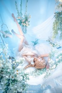 付费图片-渴望触碰天空的金丝雀，被困于名为“家族”的华丽牢笼中🕊️