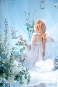 付费图片-渴望触碰天空的金丝雀，被困于名为“家族”的华丽牢笼中🕊️